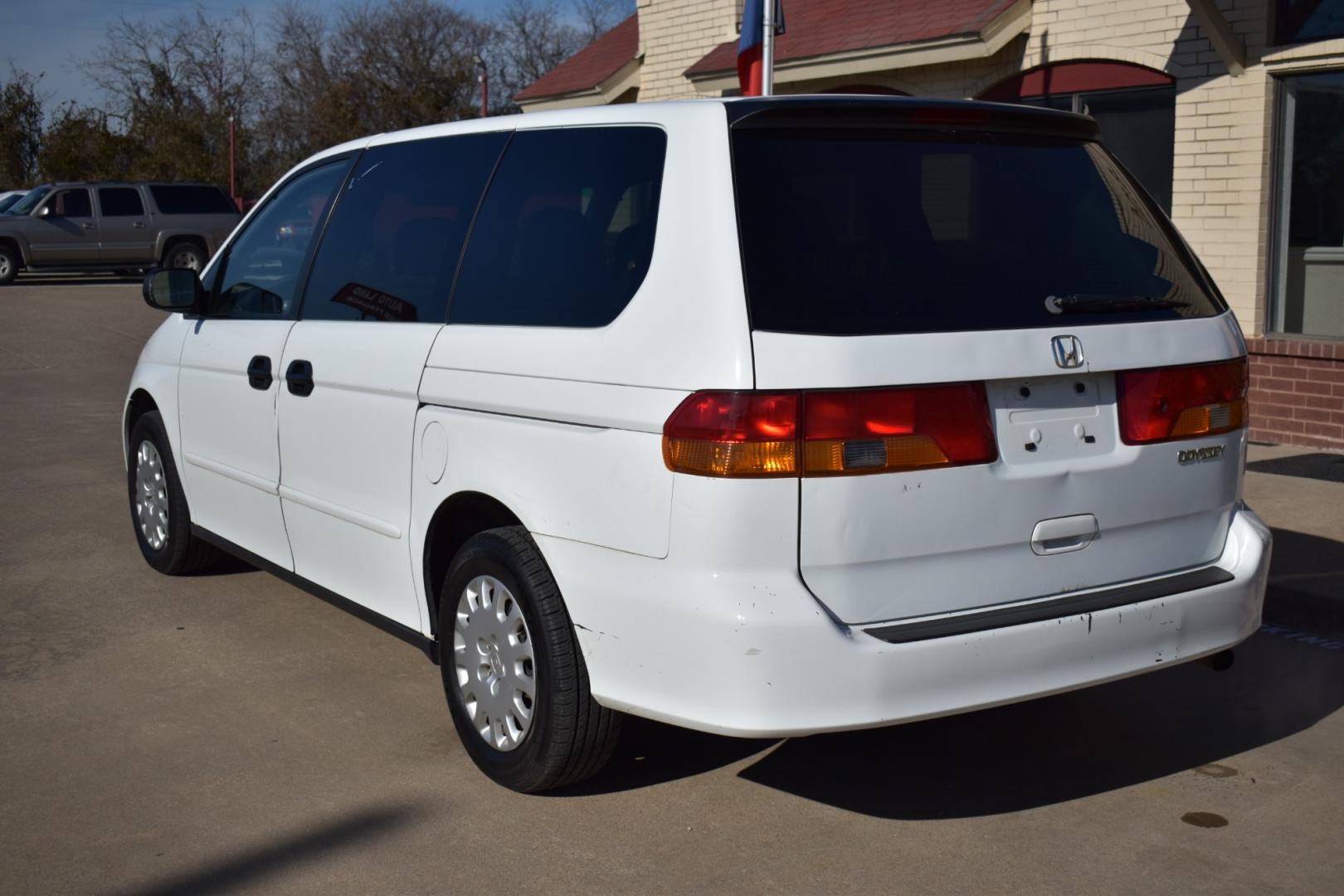 2003 White /Gray Honda Odyssey (5FNRL18513B) , located at 5925 E. BELKNAP ST., HALTOM CITY, TX, 76117, (817) 834-4222, 32.803799, -97.259003 - Photo#2